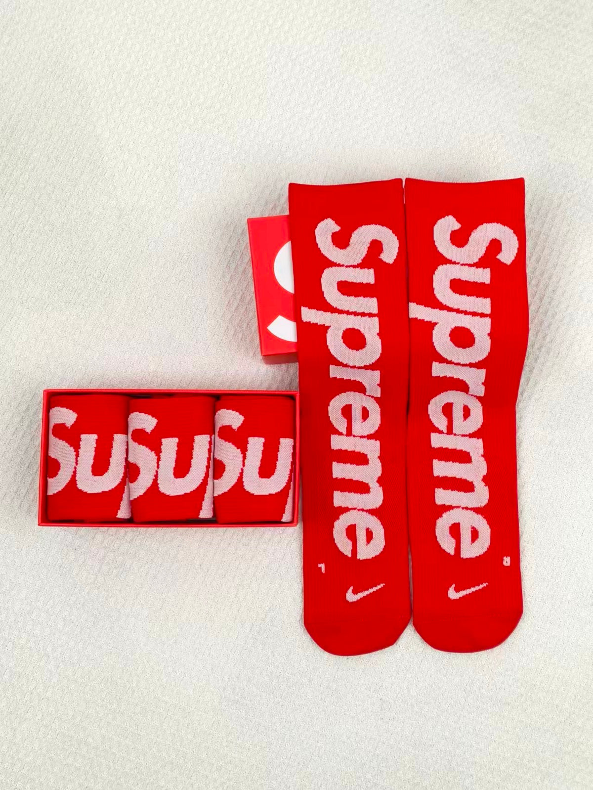 Supreme Logo Ankle Socks - 1-Pair Box