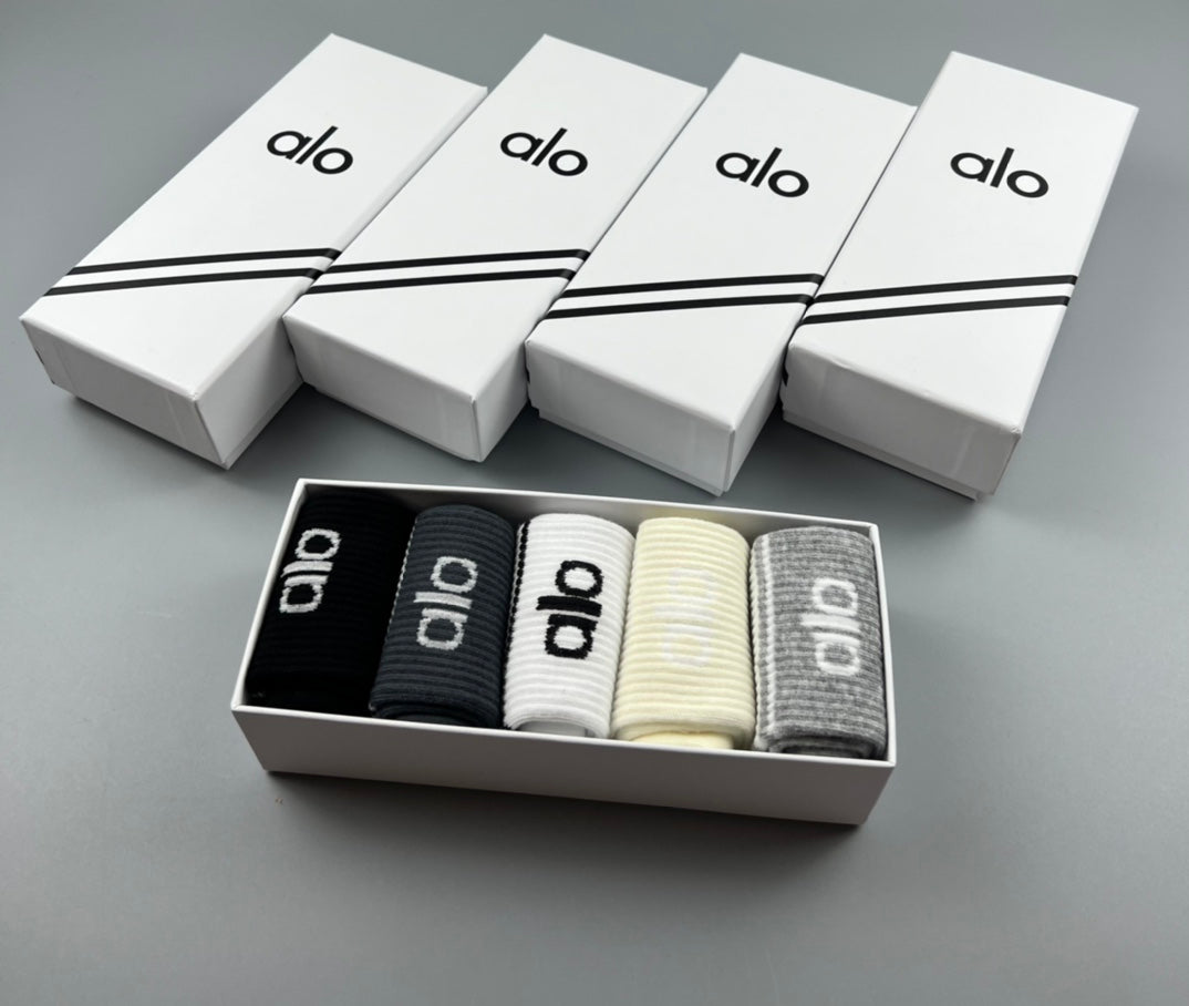Alo Cotton Simple Contrast Branding Crew Socks