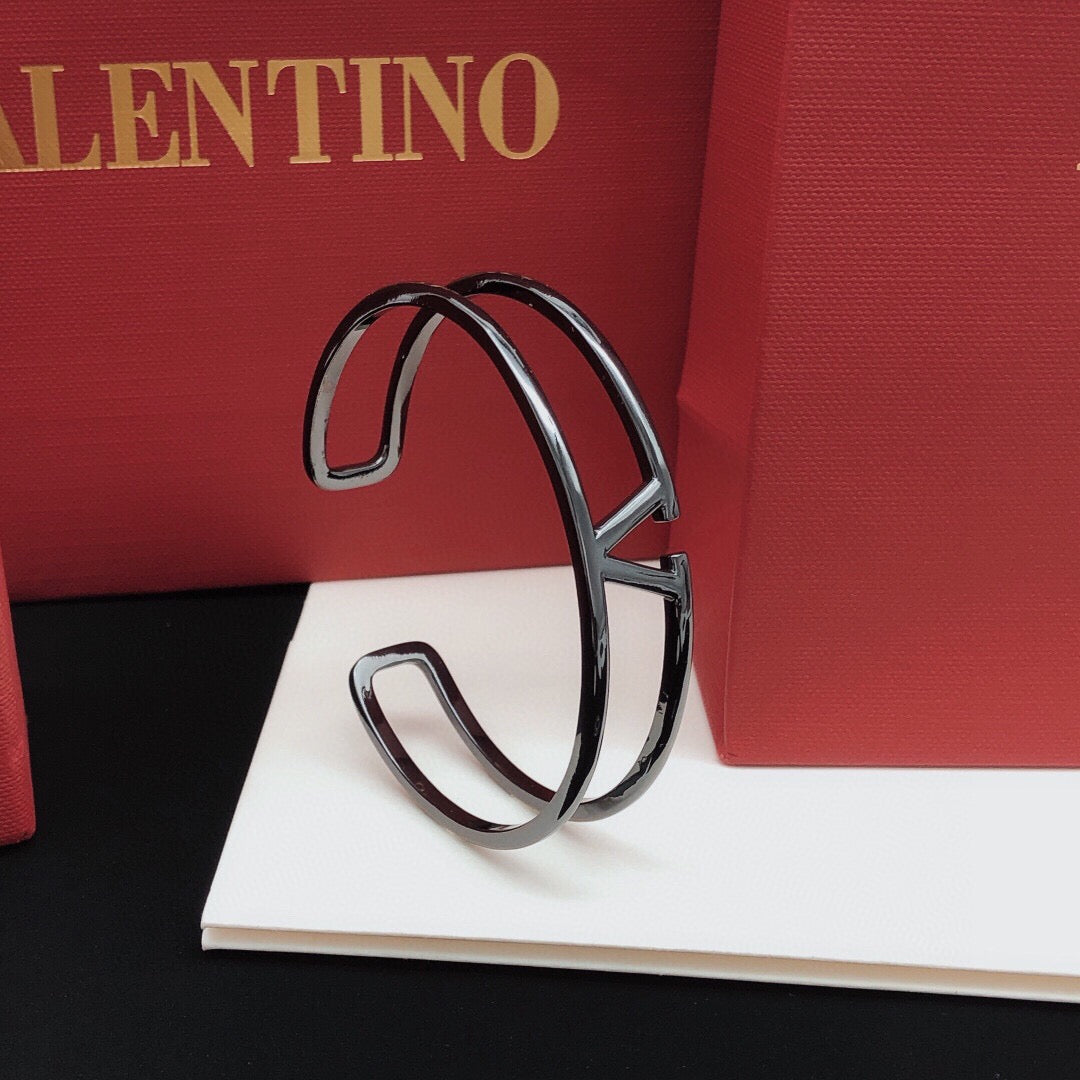 Martin Graham cuff bracelet in polished metal-tone – main product view