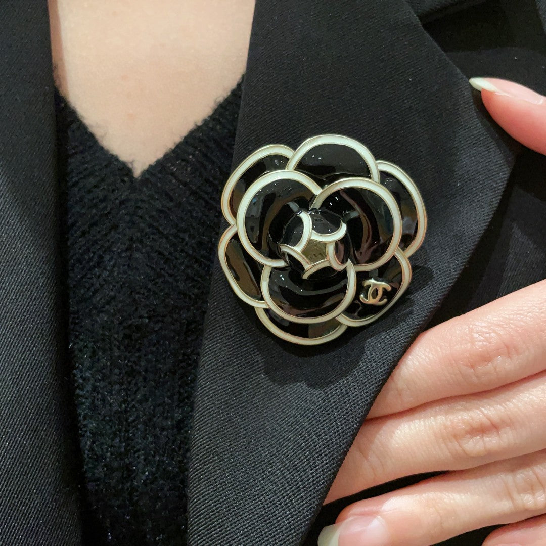 Martin Graham brooch in polished metal-tone – main product view