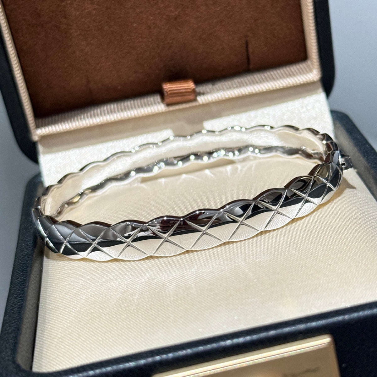 Martin Graham bangle in polished metal-tone – main product view