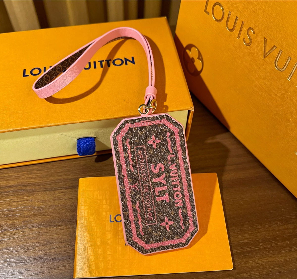 Martin Graham fashion accessory in polished metal-tone – main product view