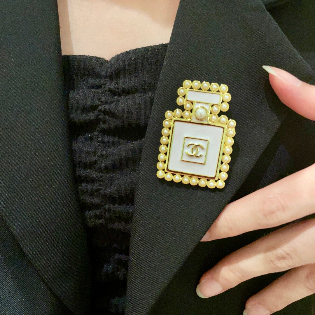 Martin Graham brooch in polished metal-tone – main product view