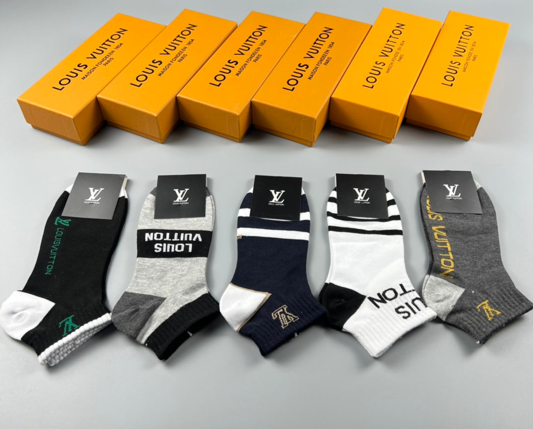 Louis Vuitton Mixed Wordmark And Initial Ankle Socks