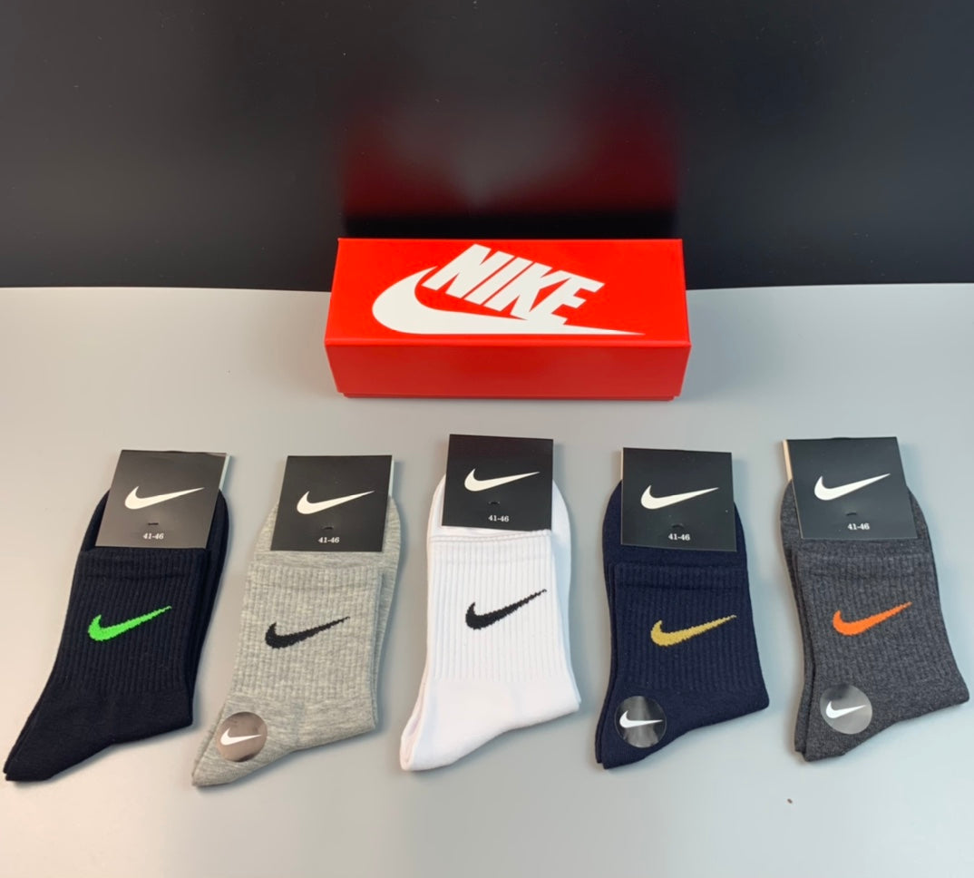 Nike Cotton Visible Logo, Stripe Or Motif Details Crew Socks
