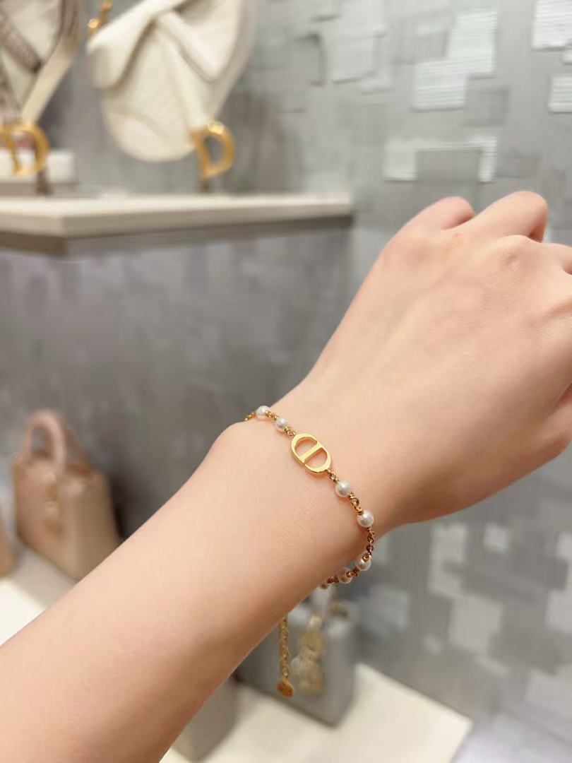 Martin Graham bracelet in polished metal-tone – front view