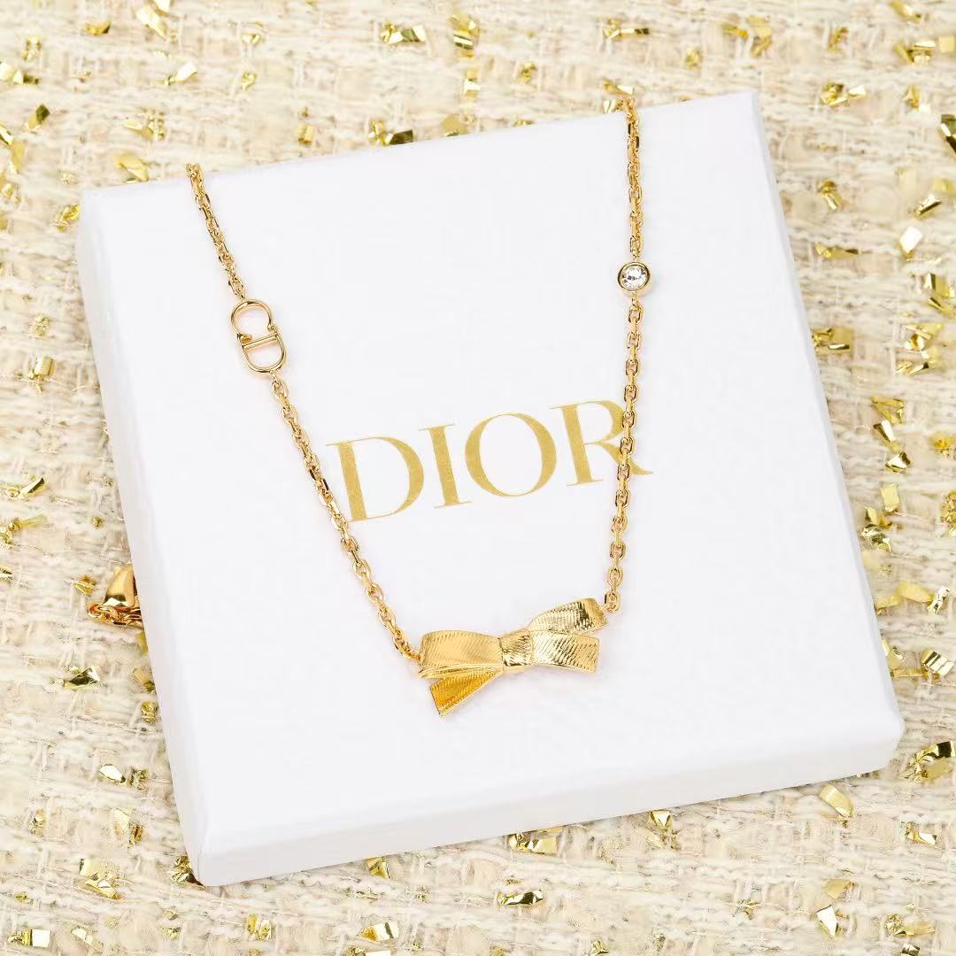 Martin Graham pendant necklace in polished metal-tone – front view