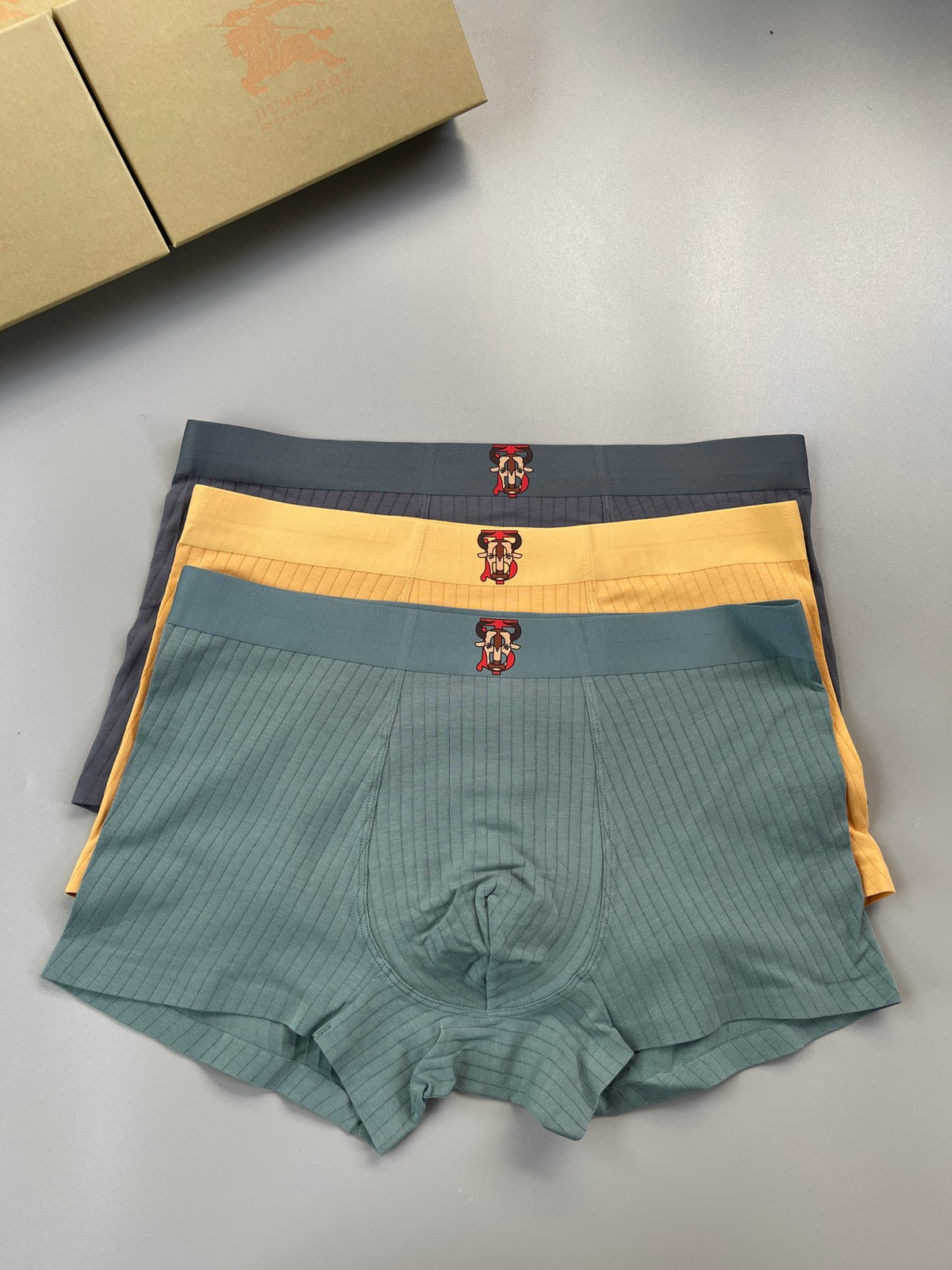 Burberry 93.8% Cotton & 6.2% Spandex Bull Series Seamless-Cut Men's Boxer Briefs - 3-Piece Box