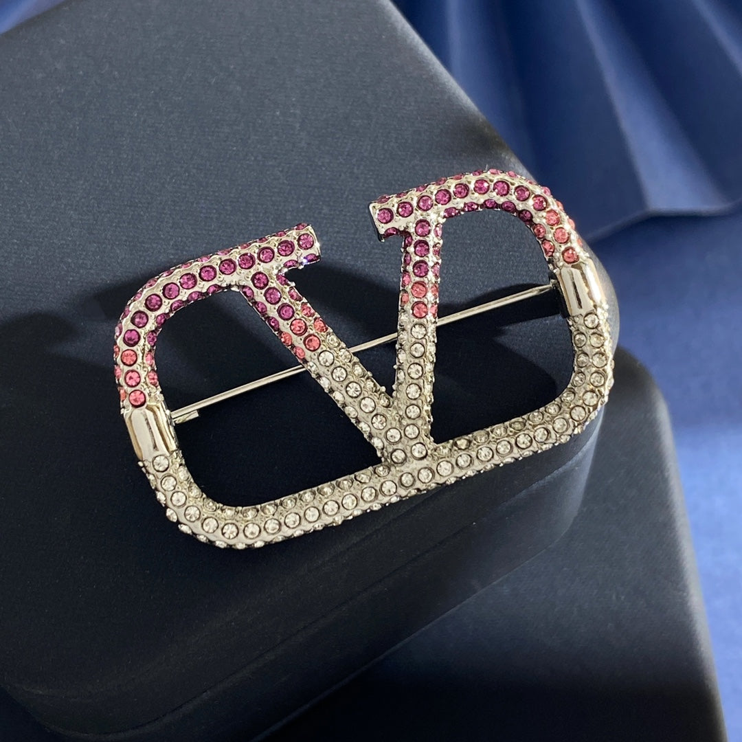 Martin Graham brooch in polished metal-tone – front view