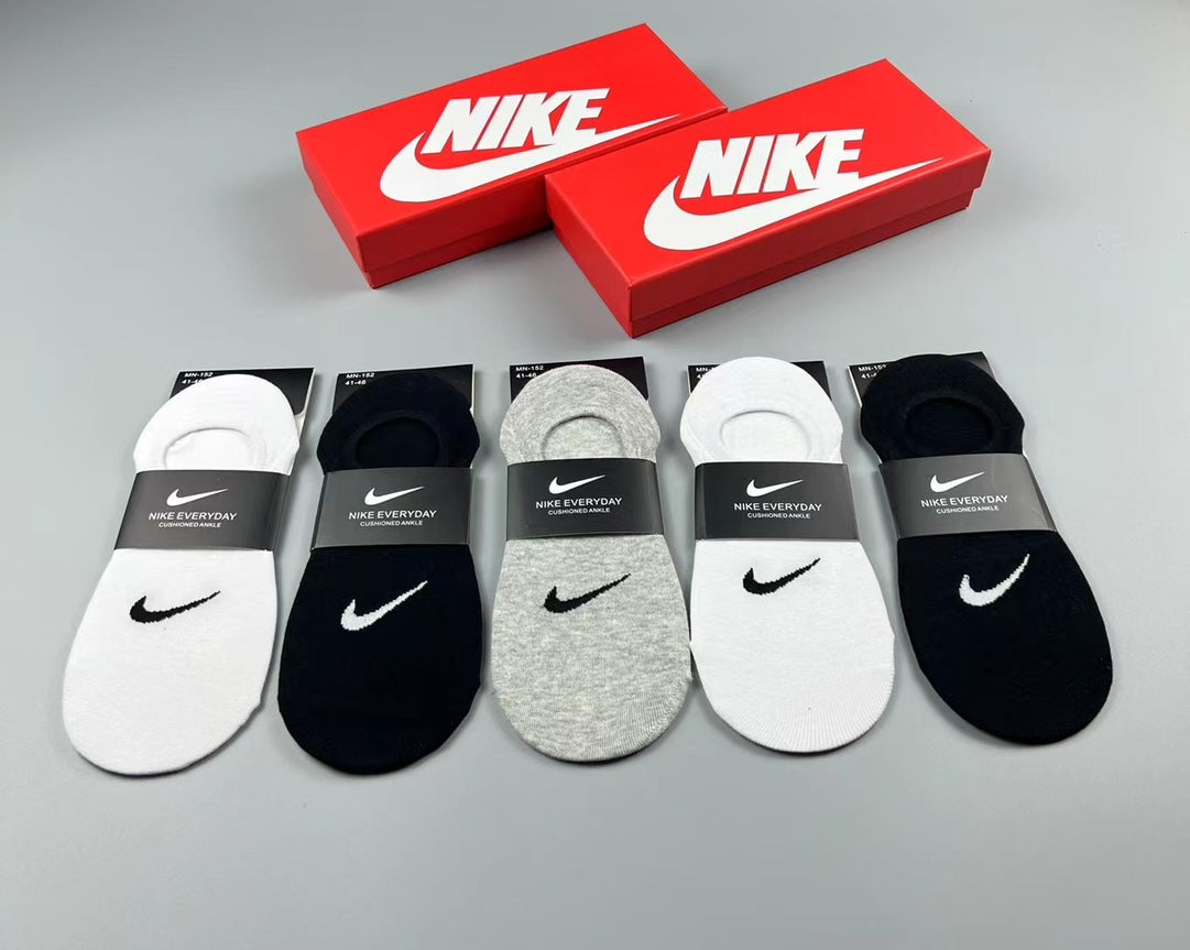 Nike Cotton Visible Logo, Stripe Or Motif Details No-Show Socks