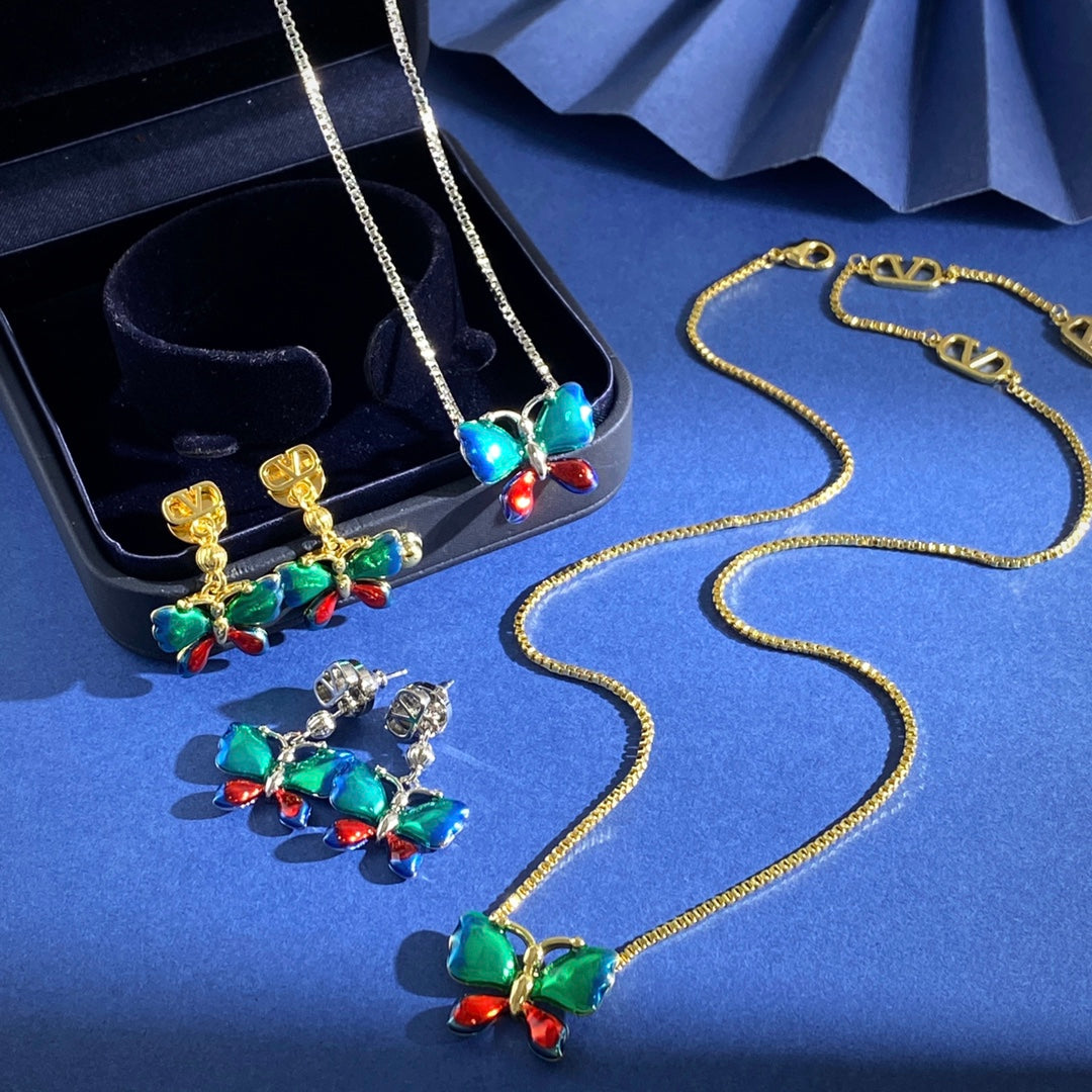 Martin Graham pendant necklace in polished metal-tone – front view
