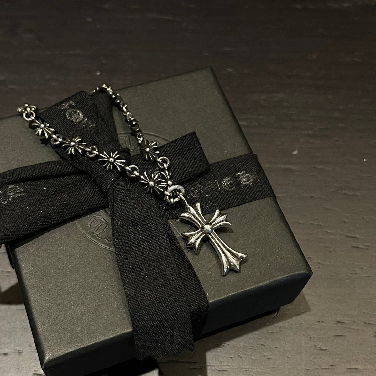 Martin Graham pendant necklace in polished metal-tone – detail view
