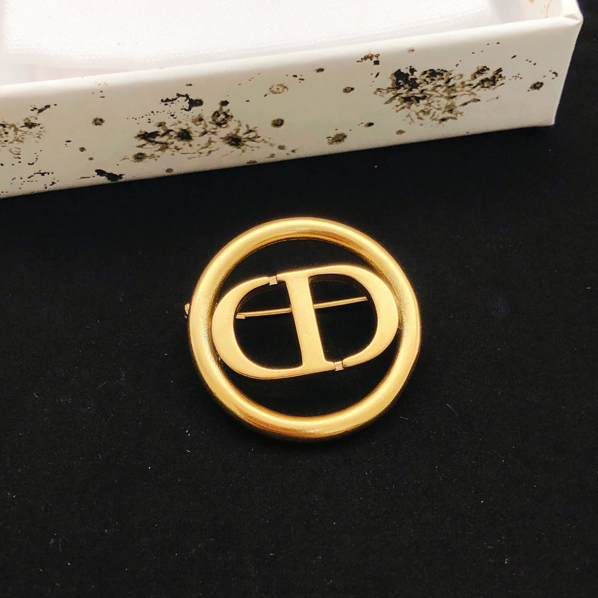 Martin Graham brooch in polished metal-tone – detail view