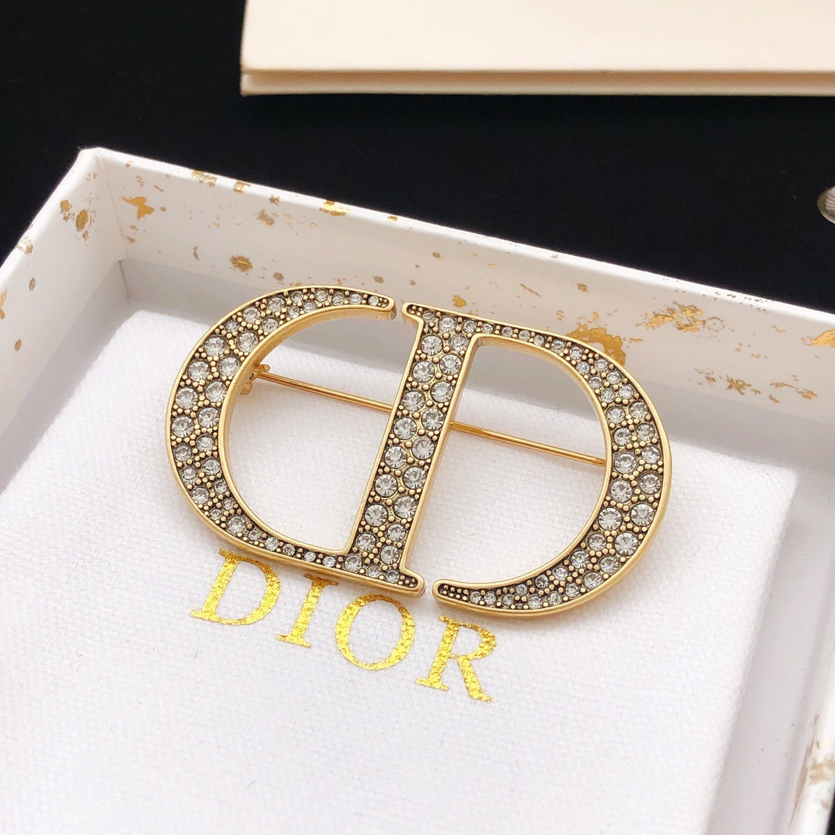Martin Graham brooch in polished metal-tone – detail view