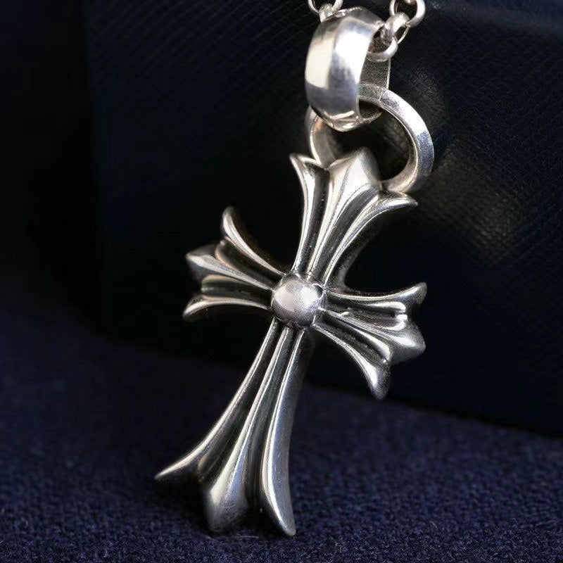 Martin Graham pendant necklace in polished metal-tone – detail view