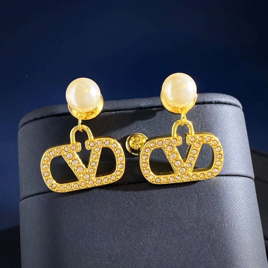 Martin Graham jewelry accessory in polished metal-tone – detail view