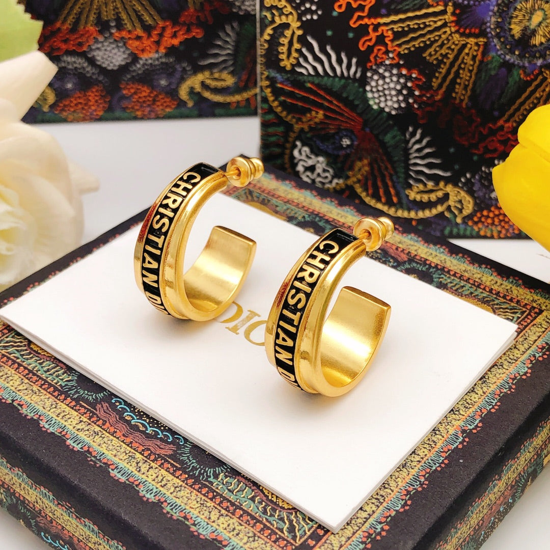 Martin Graham jewelry accessory in polished metal-tone – detail view