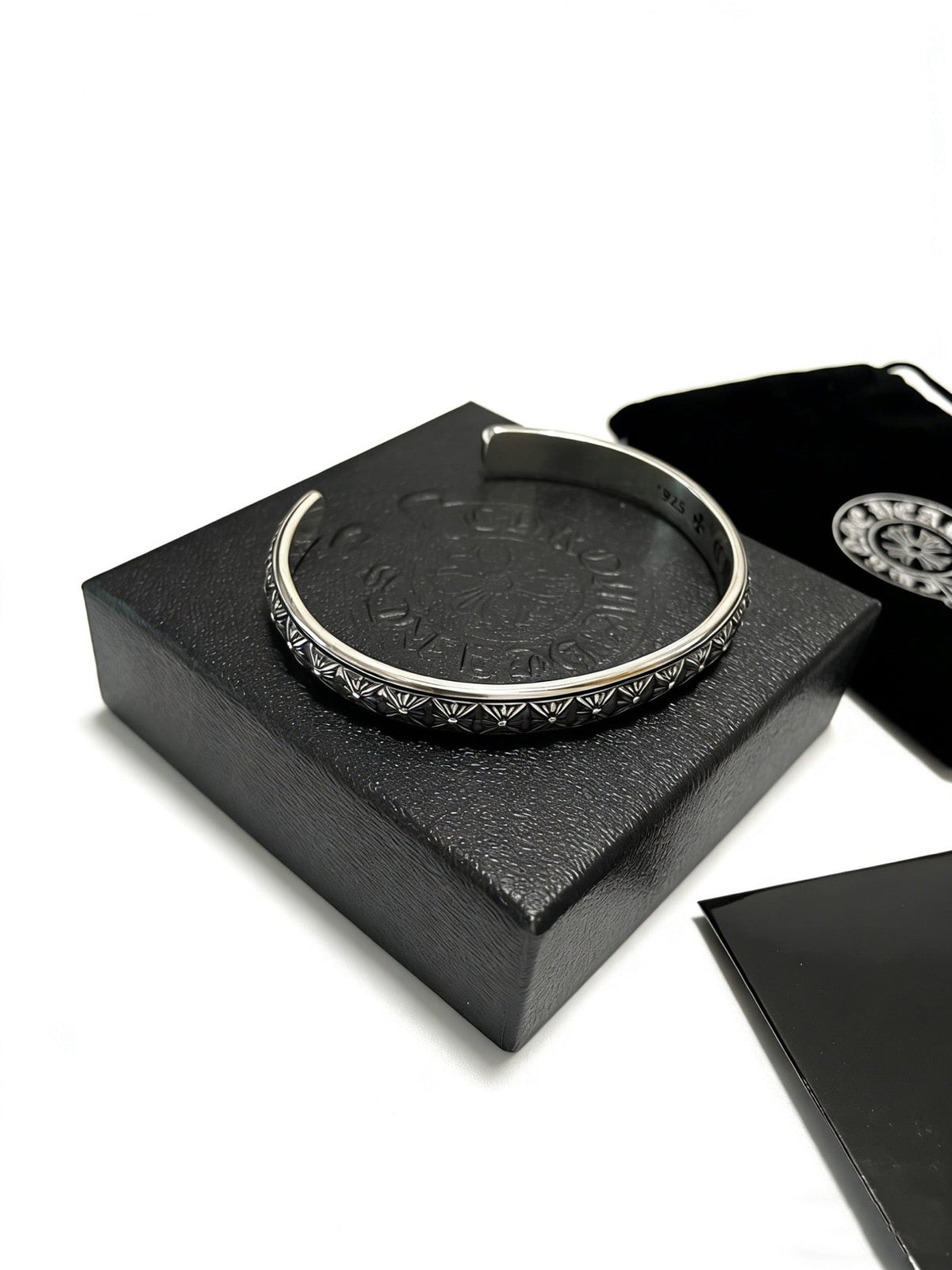 Martin Graham bracelet in polished metal-tone – detail view