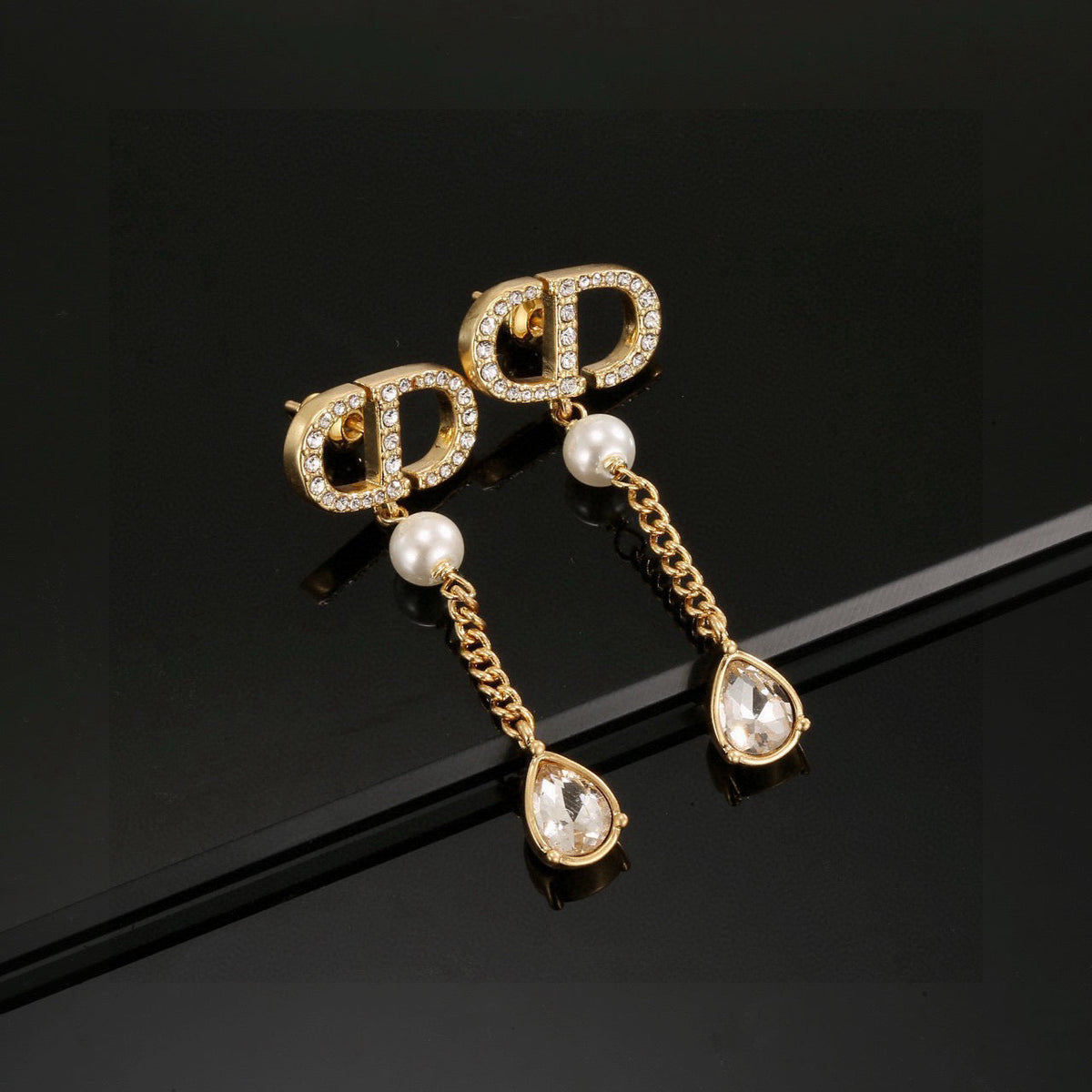 Martin Graham pendant necklace in polished metal-tone – detail view