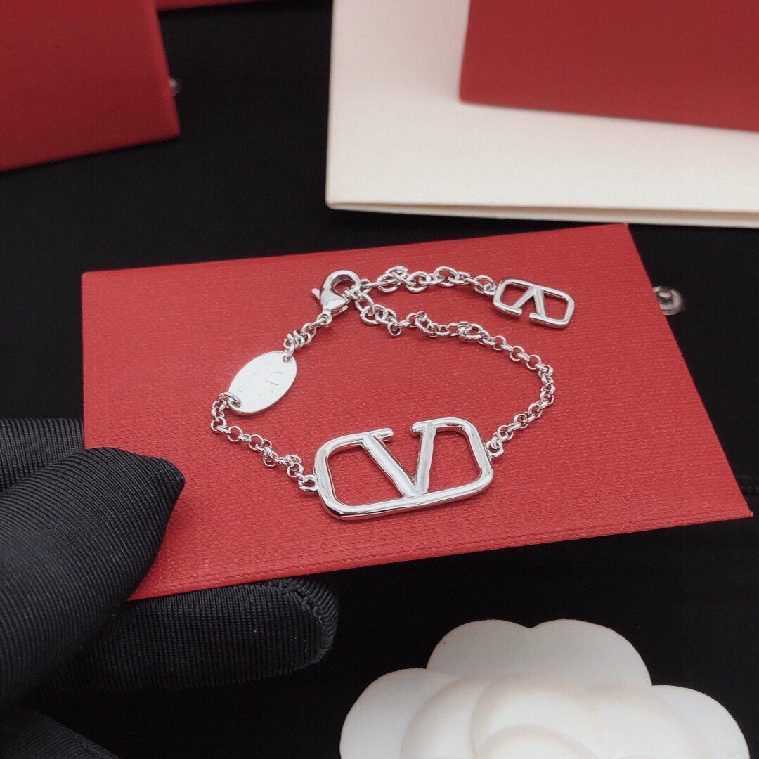 Martin Graham bracelet in polished metal-tone – detail view
