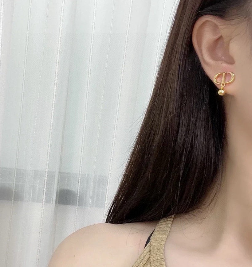 Martin Graham earrings in polished metal-tone – detail view