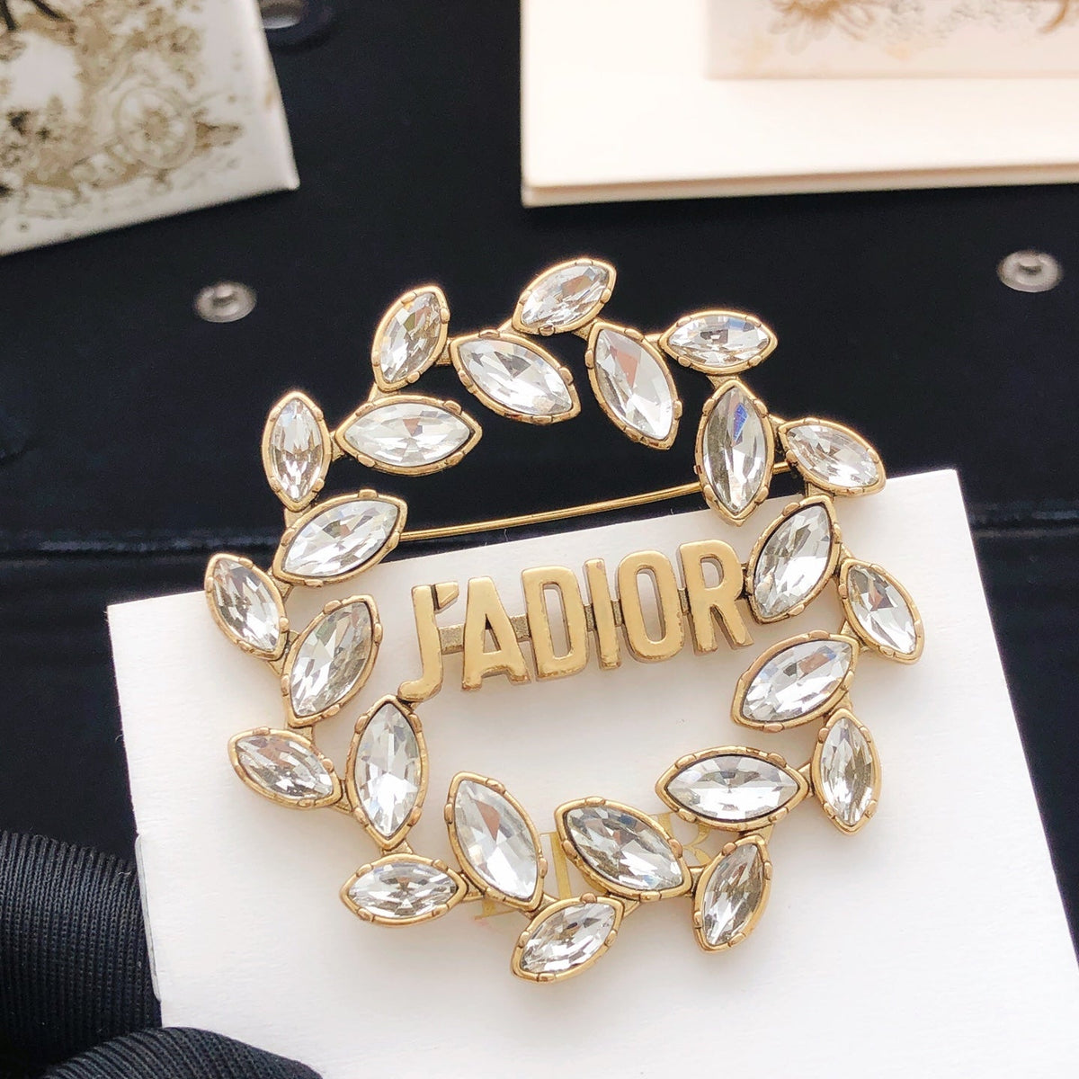 Martin Graham brooch in polished metal-tone – detail view