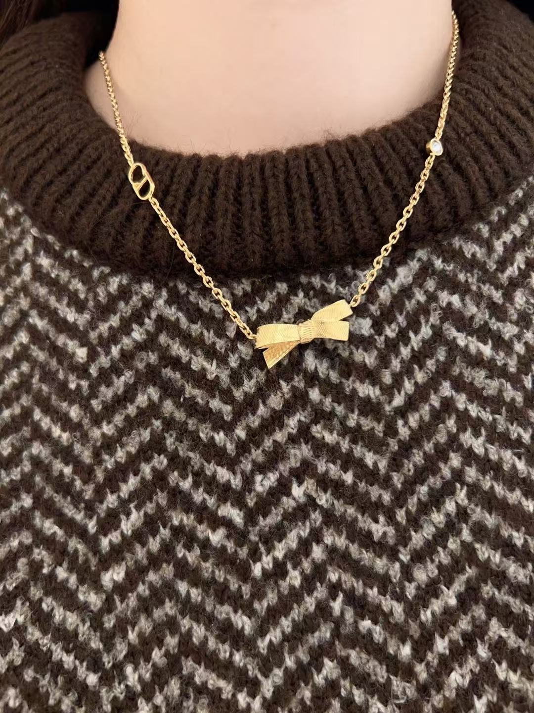 Martin Graham pendant necklace in polished metal-tone – detail view