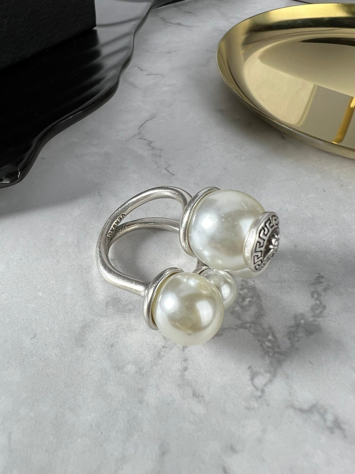 Martin Graham ring in polished metal-tone – detail view