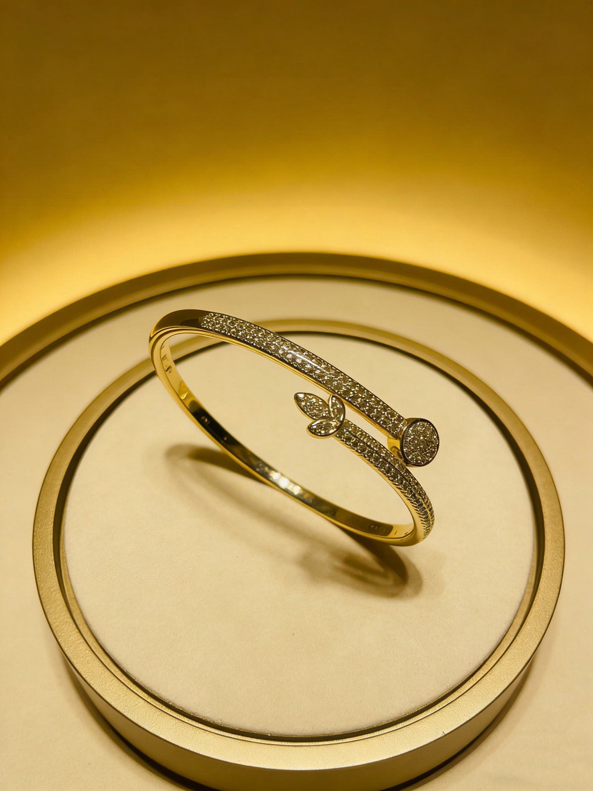 Martin Graham bracelet in polished metal-tone – detail view