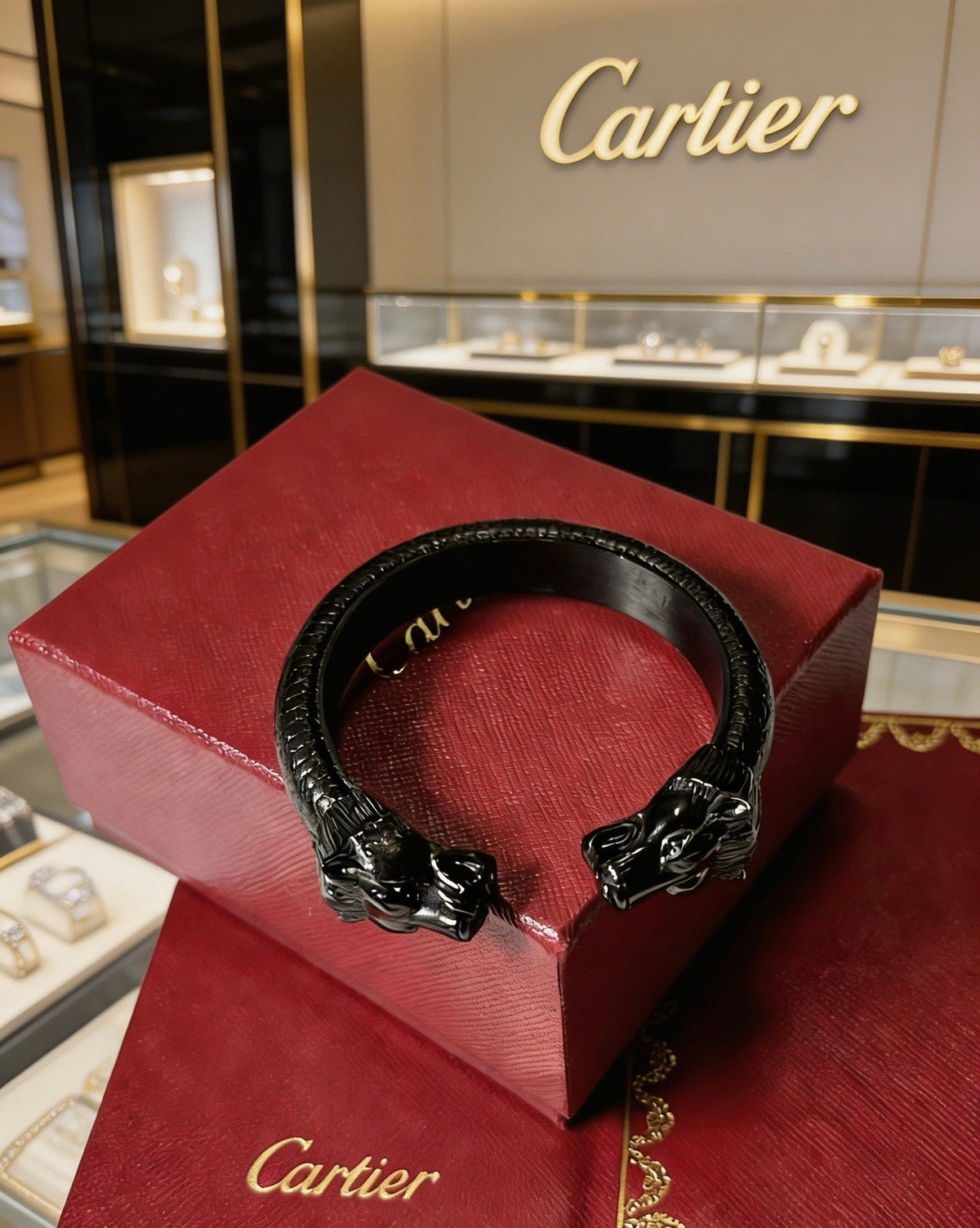 Martin Graham bracelet in polished metal-tone – detail view