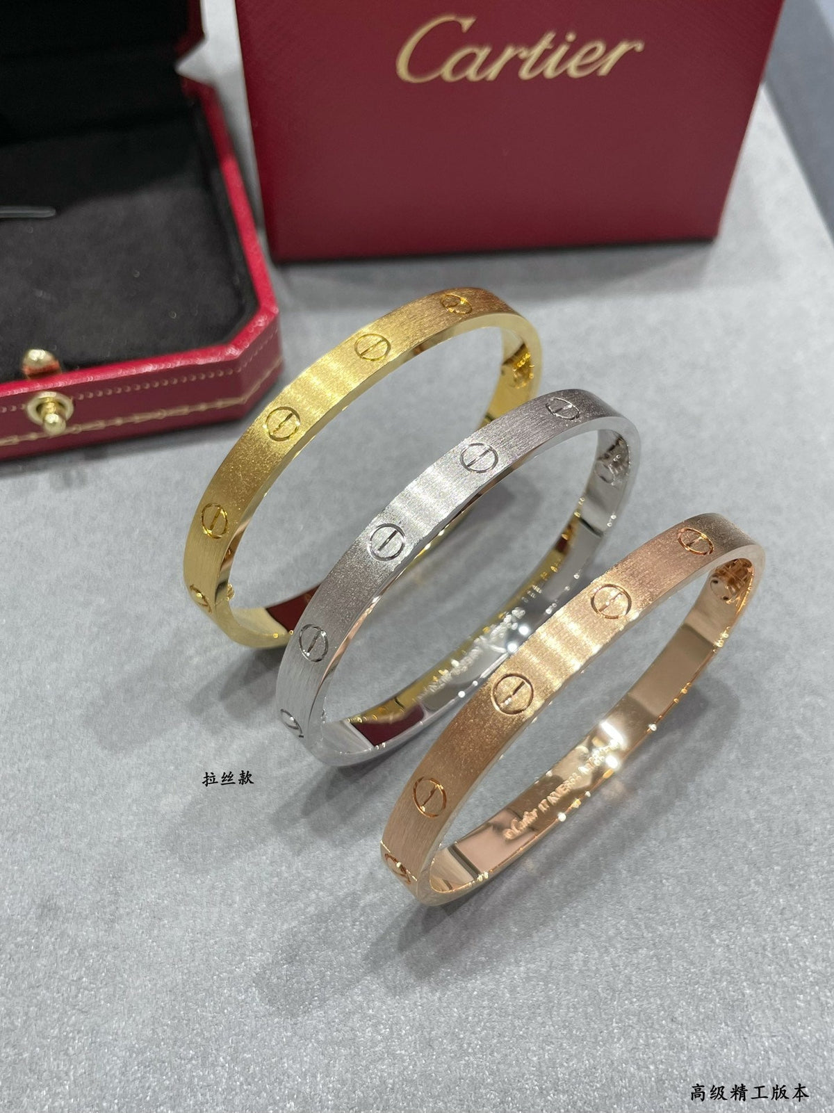 Martin Graham bracelet in polished metal-tone – detail view