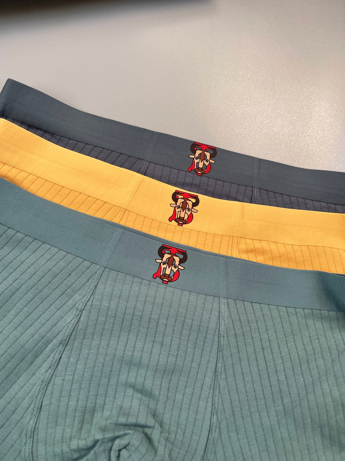 Burberry 93.8% Cotton & 6.2% Spandex Bull Series Seamless-Cut Men's Boxer Briefs - 3-Piece Box