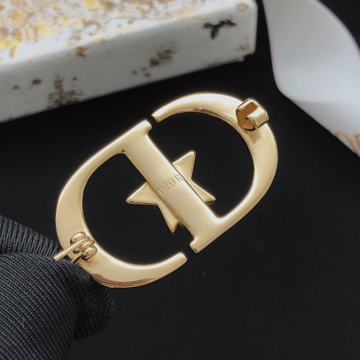 Martin Graham brooch in polished metal-tone – detail view
