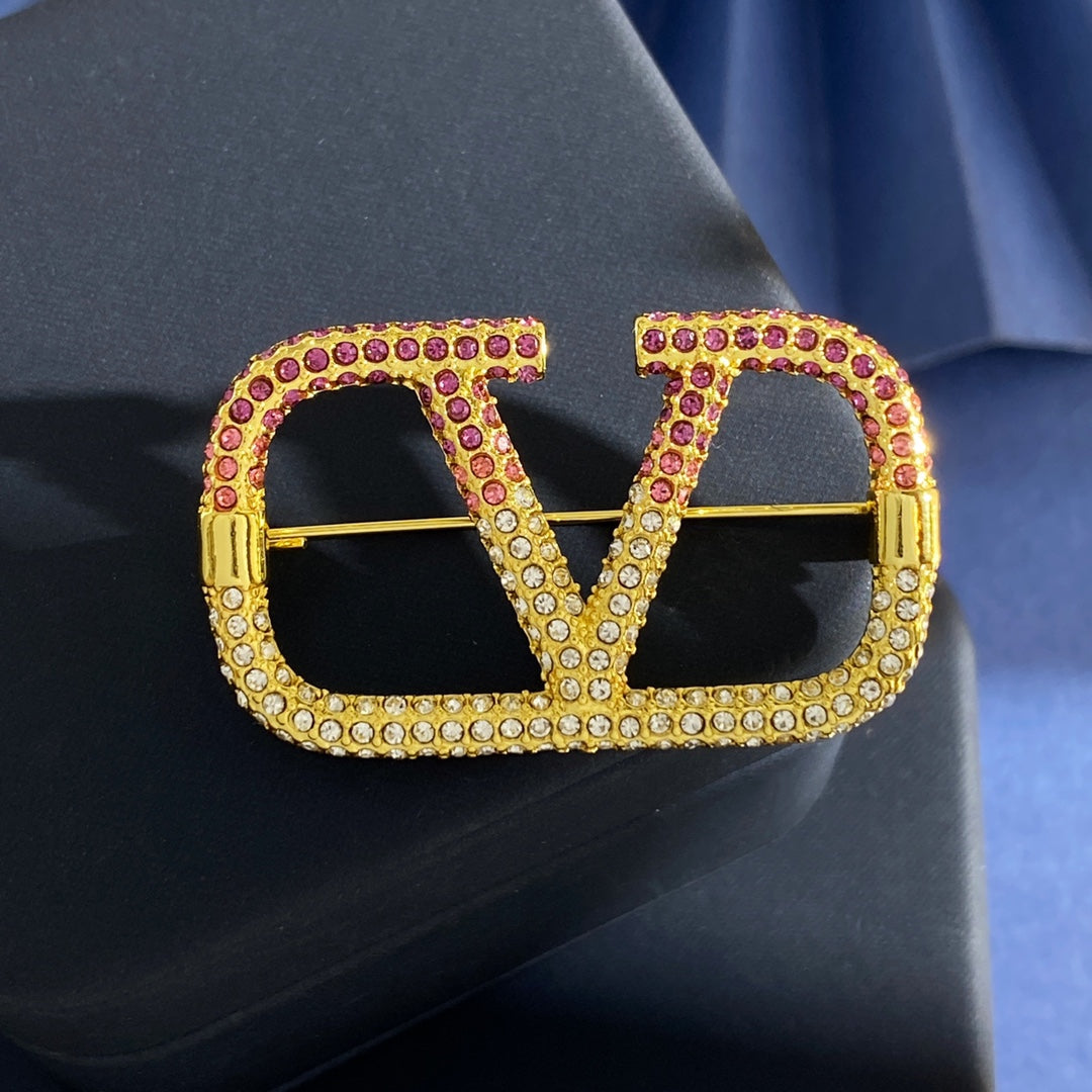 Martin Graham brooch in polished metal-tone – detail view