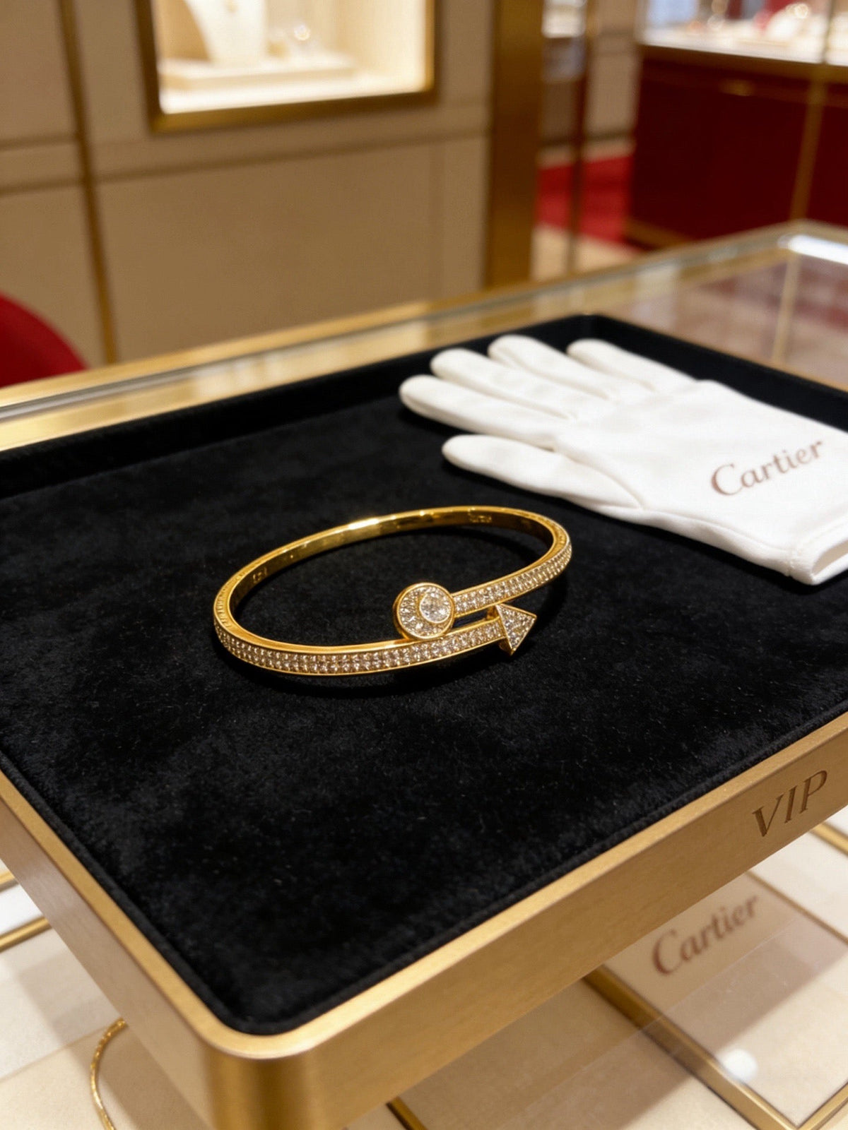 Martin Graham bracelet in polished metal-tone – detail view