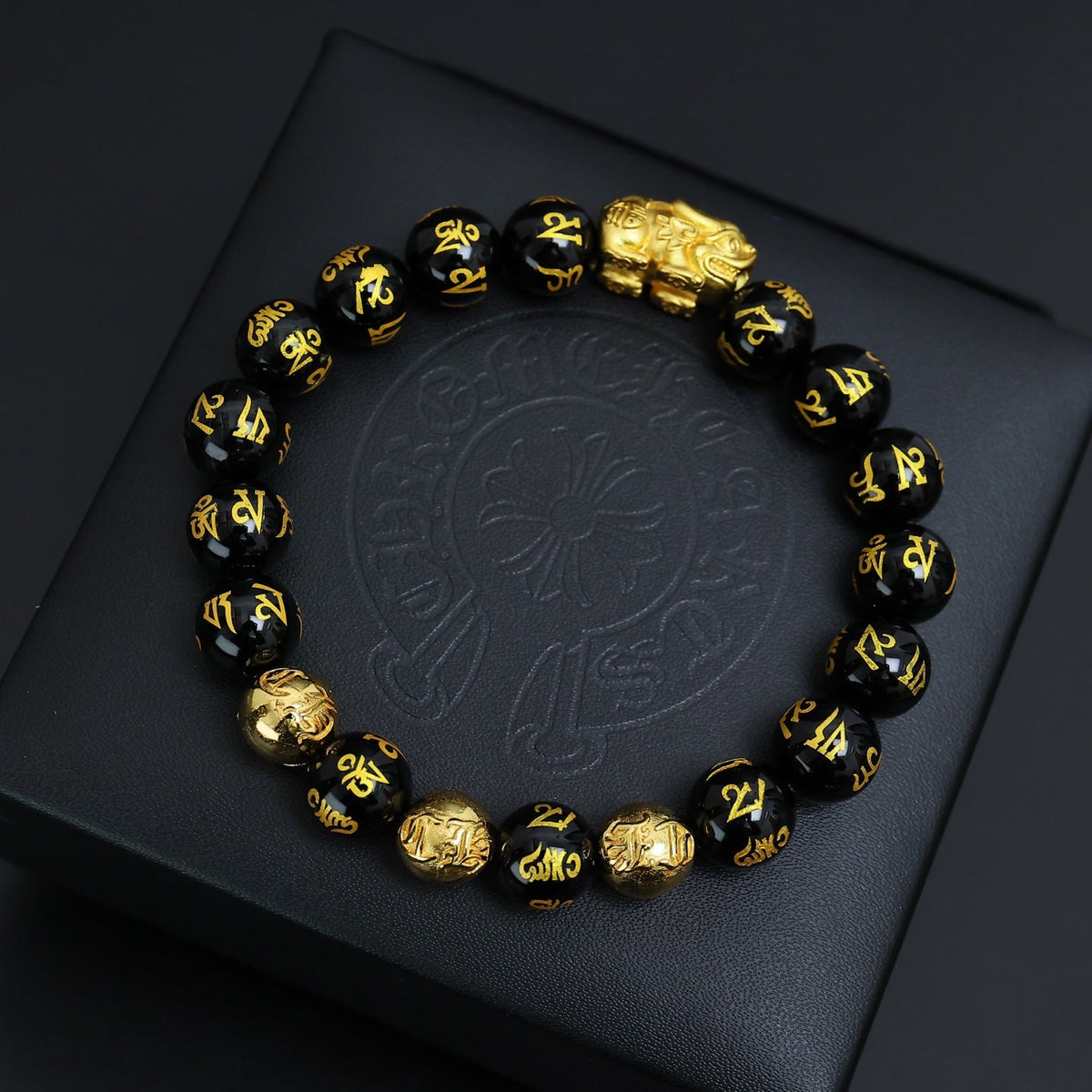 Martin Graham beaded bracelet in polished metal-tone – detail view