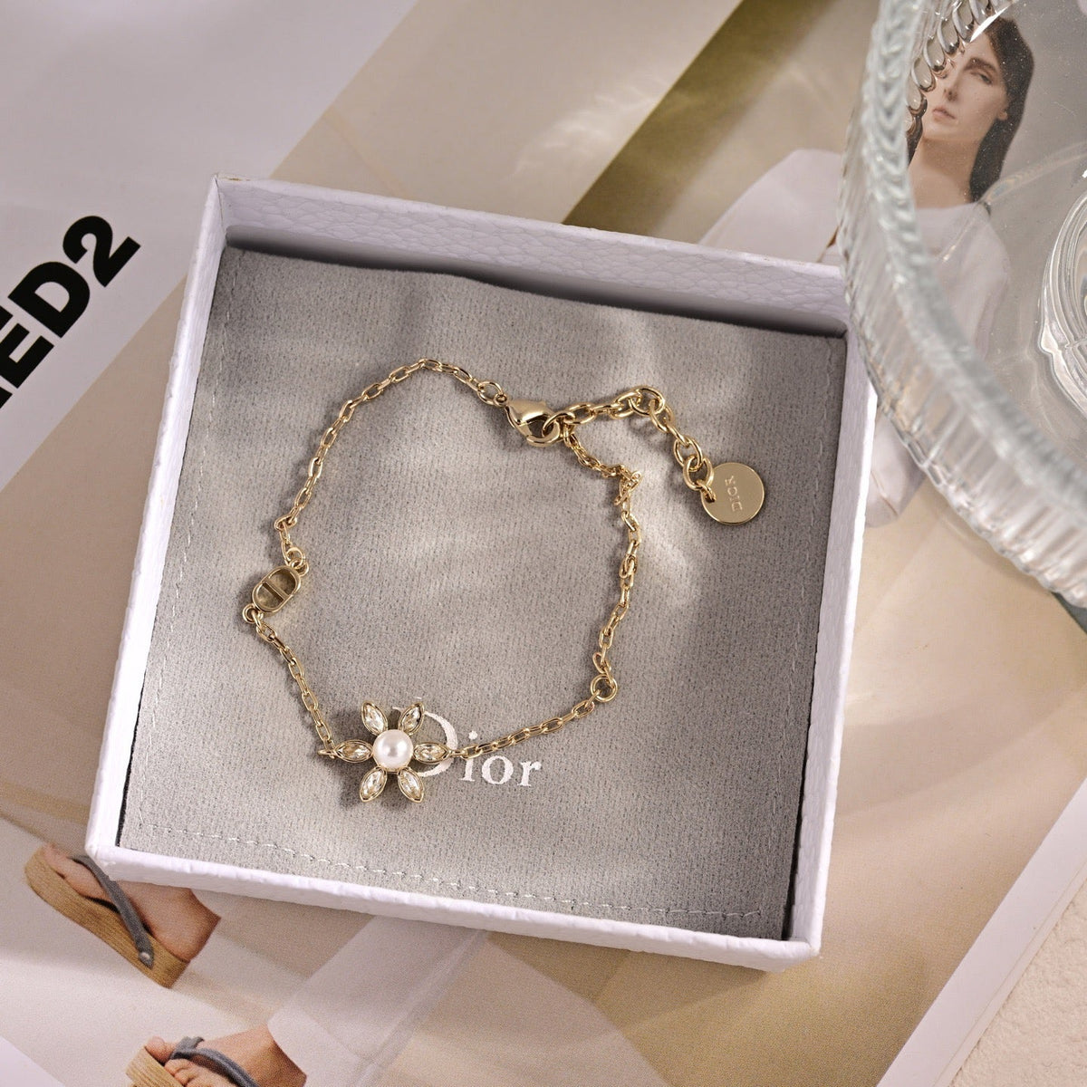 Martin Graham pendant necklace in polished metal-tone – detail view