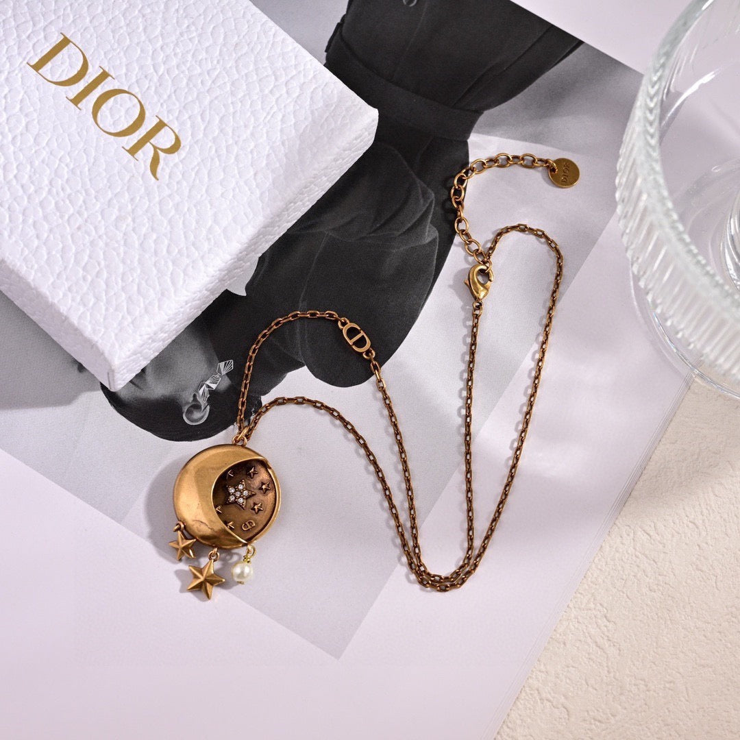 Martin Graham pendant necklace in polished metal-tone – detail view