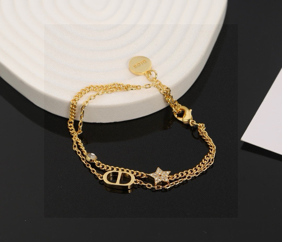 Martin Graham pendant necklace in polished metal-tone – detail view