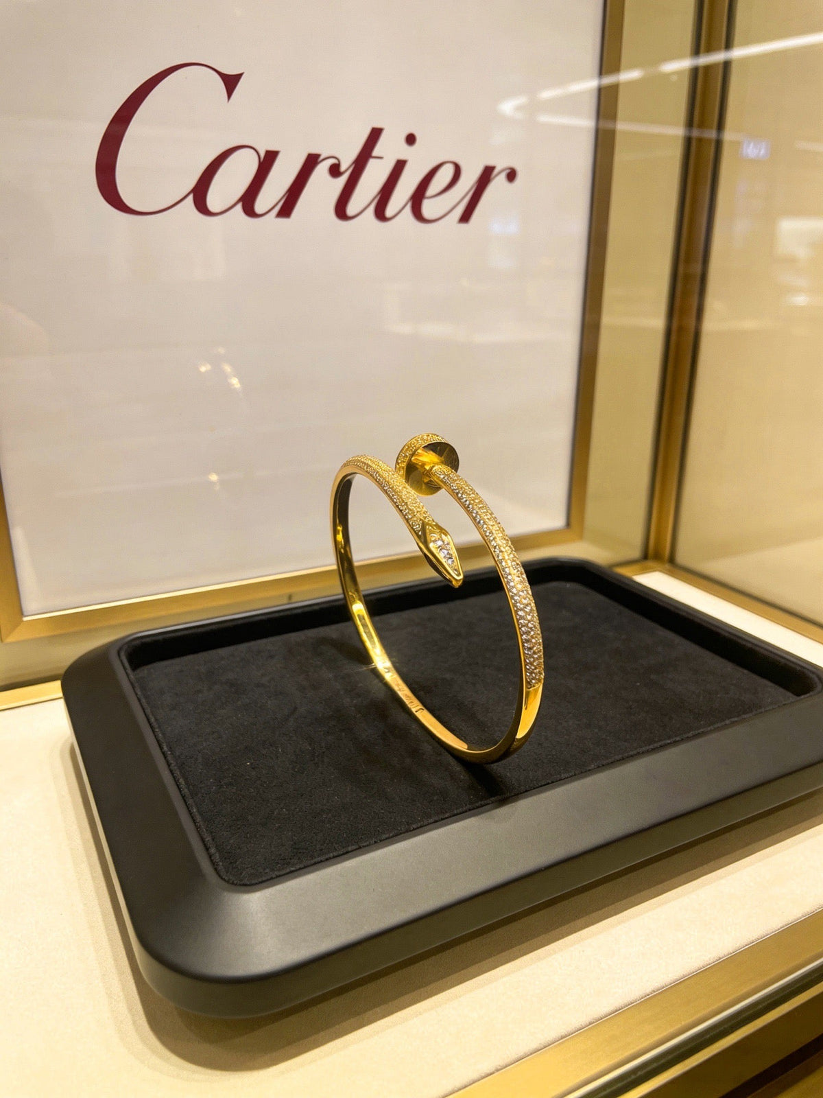 Martin Graham bracelet in polished metal-tone – detail view