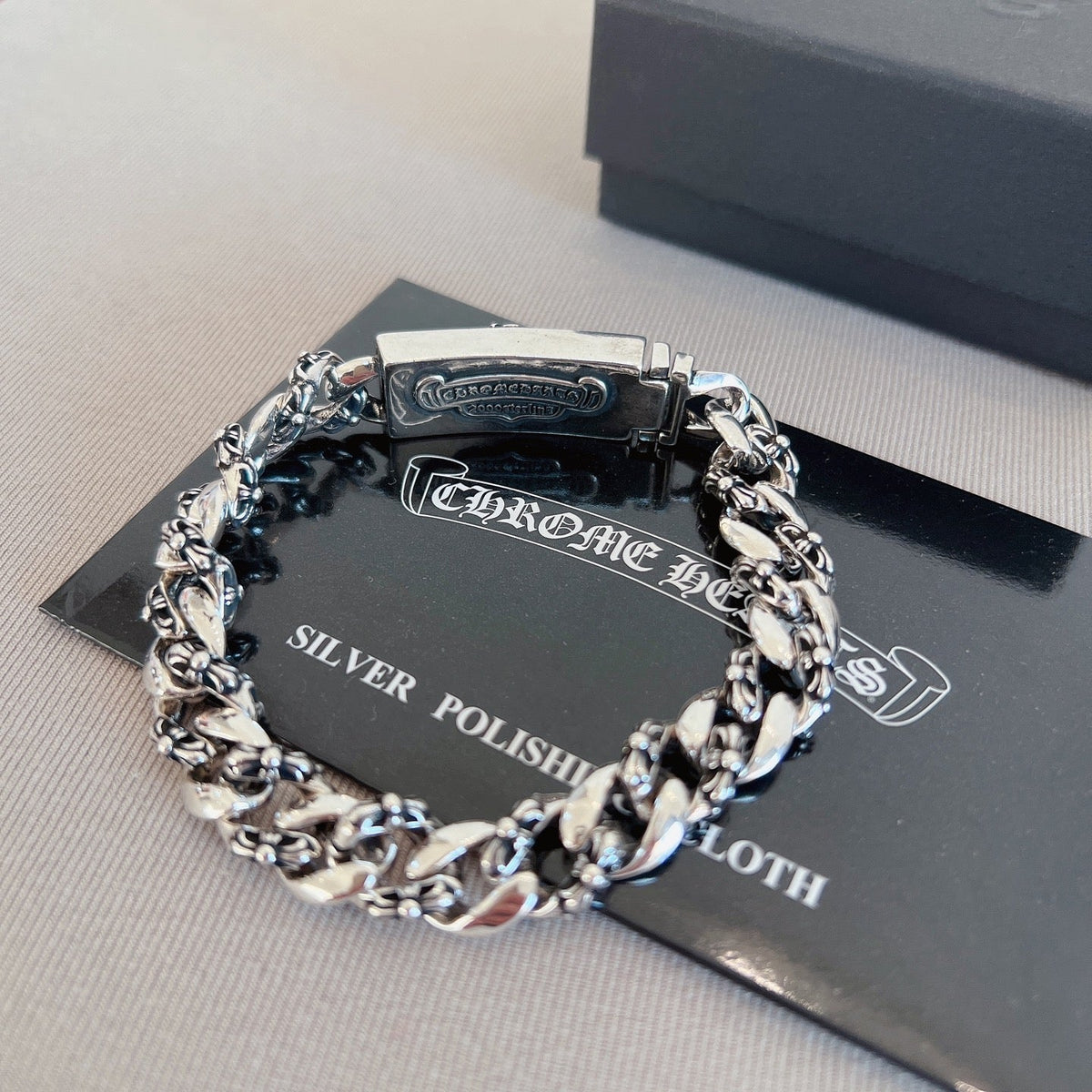 Martin Graham bracelet in polished metal-tone – detail view