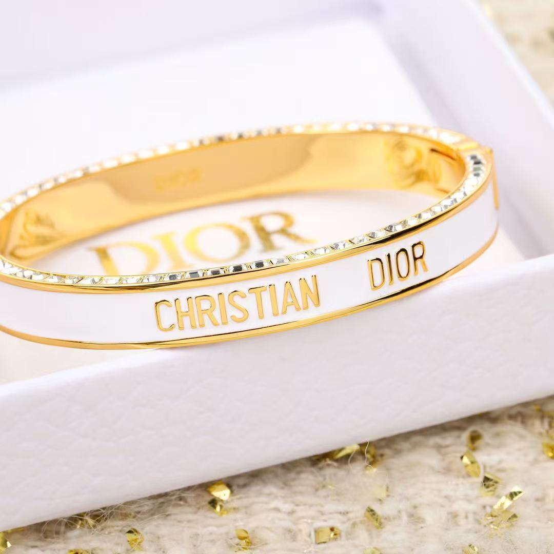 Martin Graham bracelet in polished metal-tone – detail view
