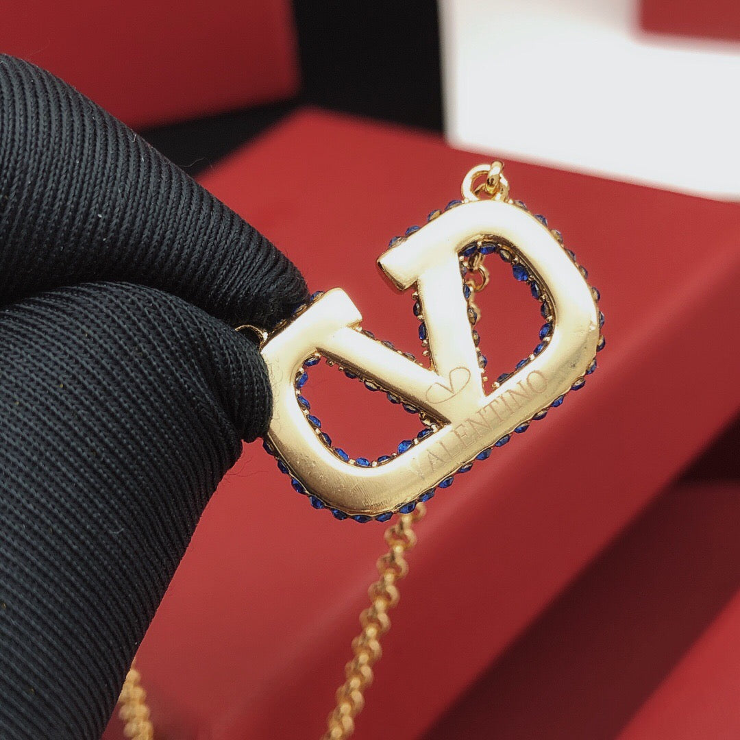 Martin Graham pendant necklace in polished metal-tone – detail view