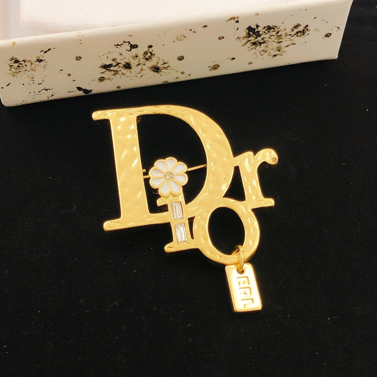Martin Graham brooch in polished metal-tone – detail view