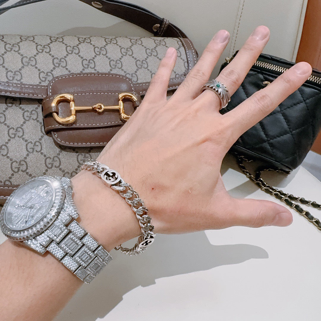 Martin Graham bracelet in polished metal-tone – detail view