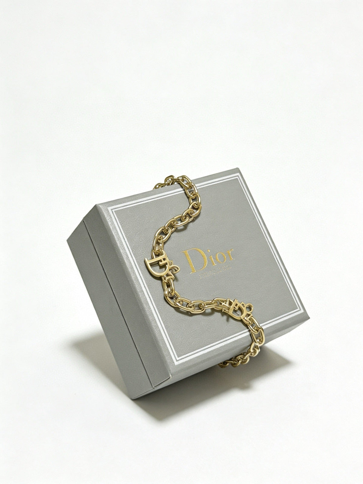 Martin Graham pendant necklace in polished metal-tone – detail view