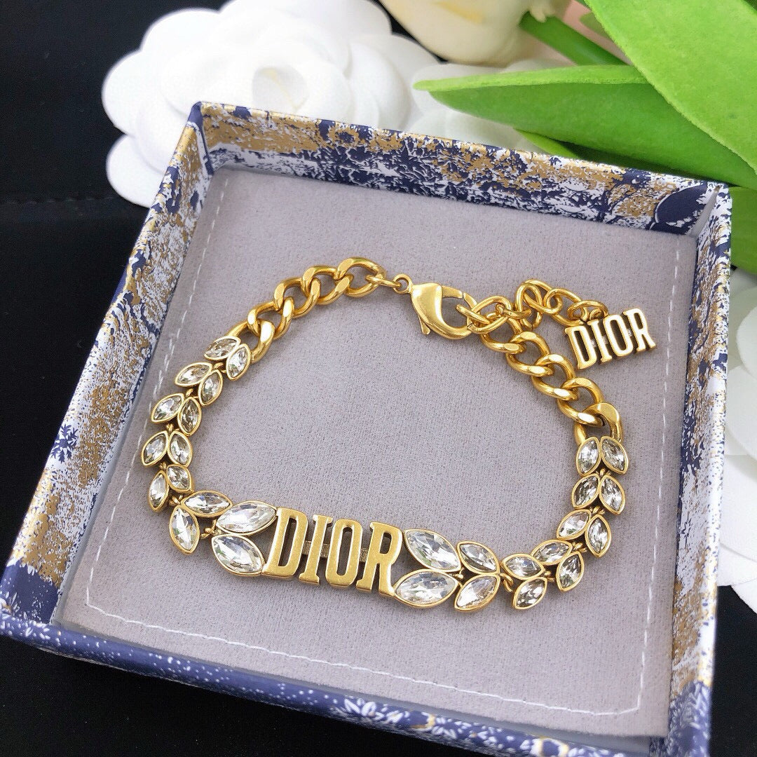 Martin Graham bracelet in polished metal-tone – detail view