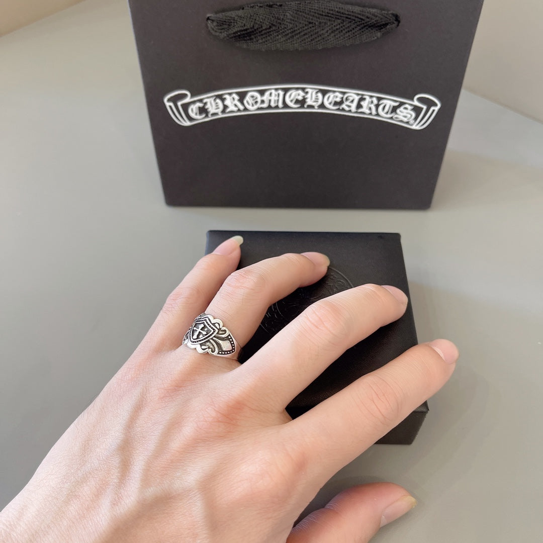 Martin Graham ring in polished metal-tone – detail view