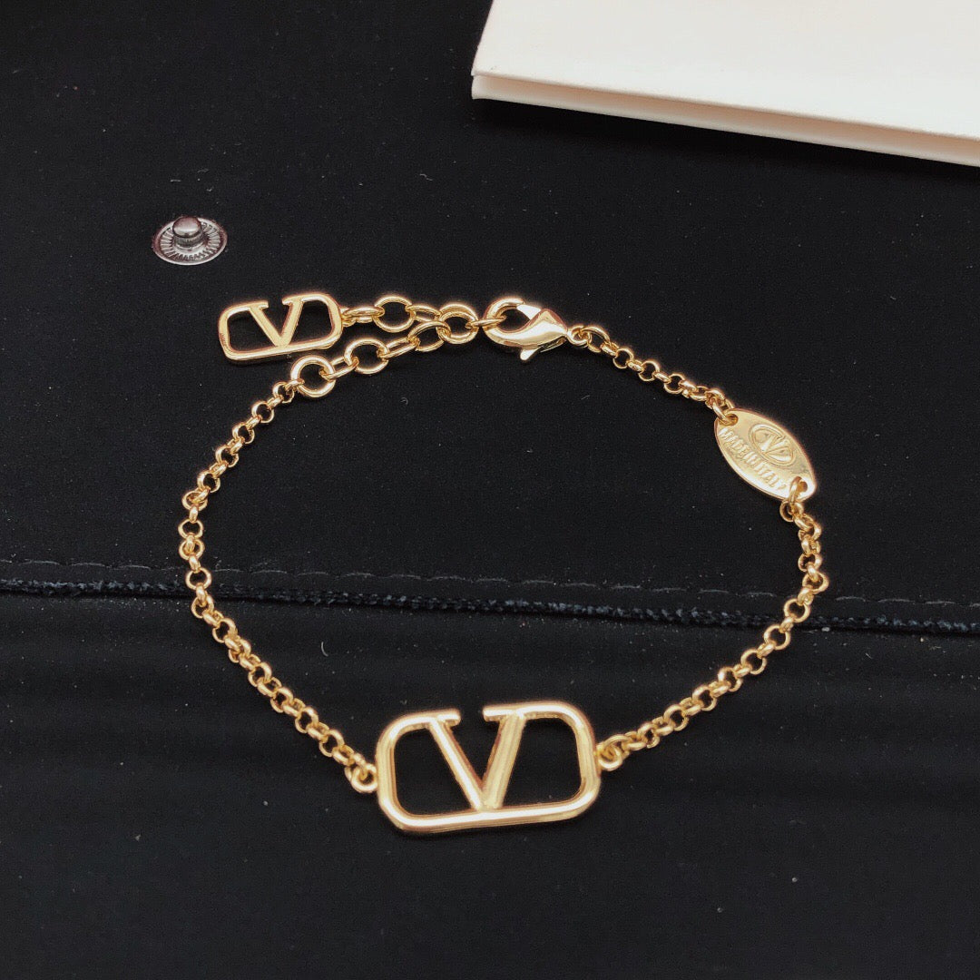 Martin Graham bracelet in polished metal-tone – detail view