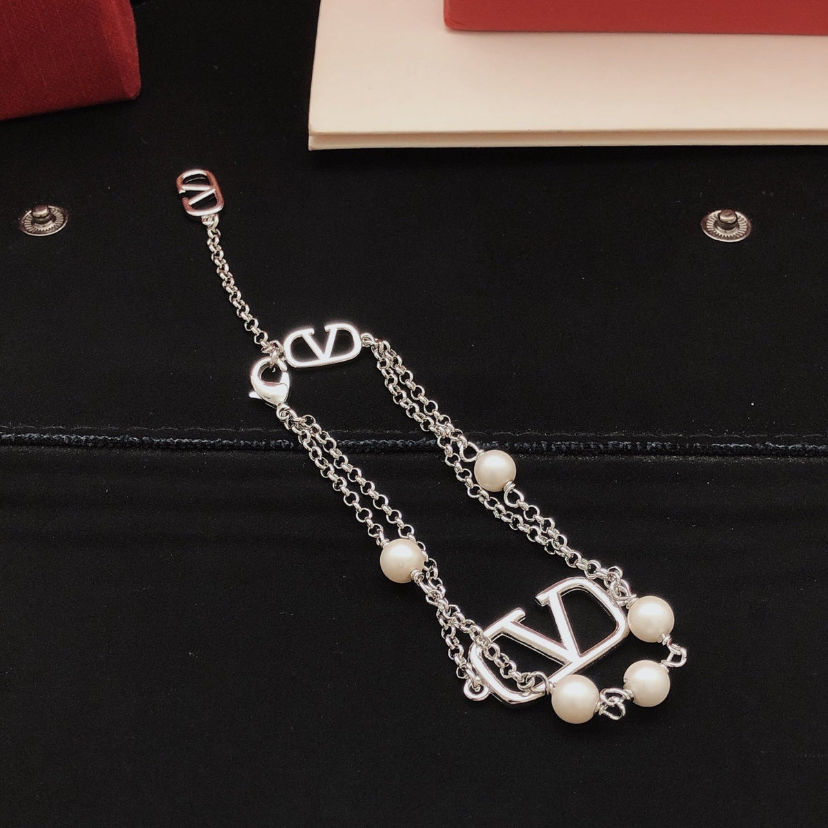 Martin Graham bracelet in polished metal-tone – detail view